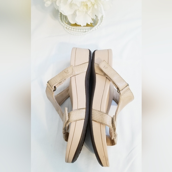 Vionic Ellie Slide Sandal - Picture 8 of 12